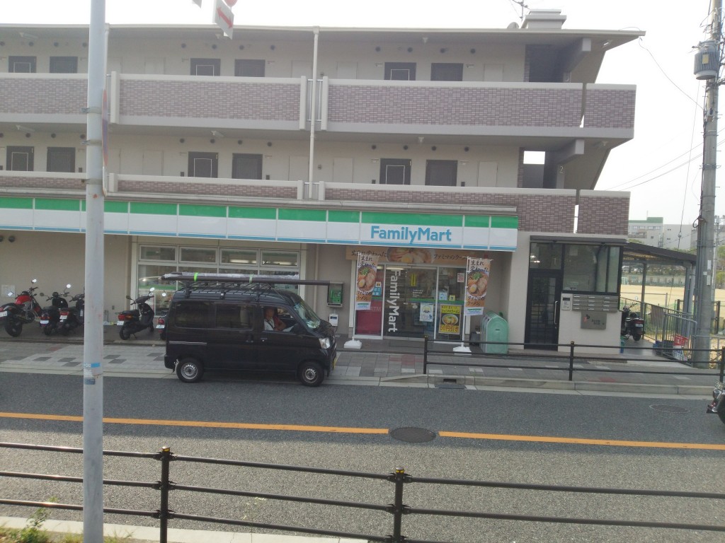 ファミリーマート柴原阪大前店