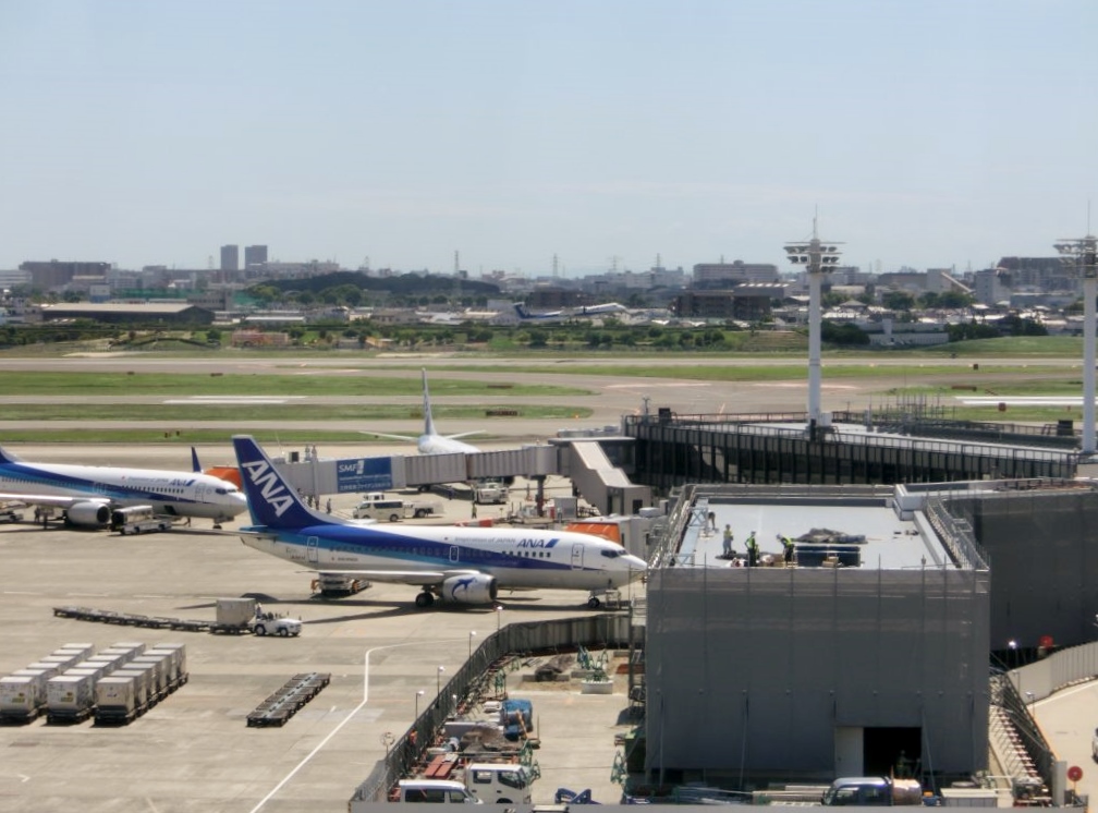 大阪国際空港（伊丹空港）駐機場は大阪モノレールからも見えるんです